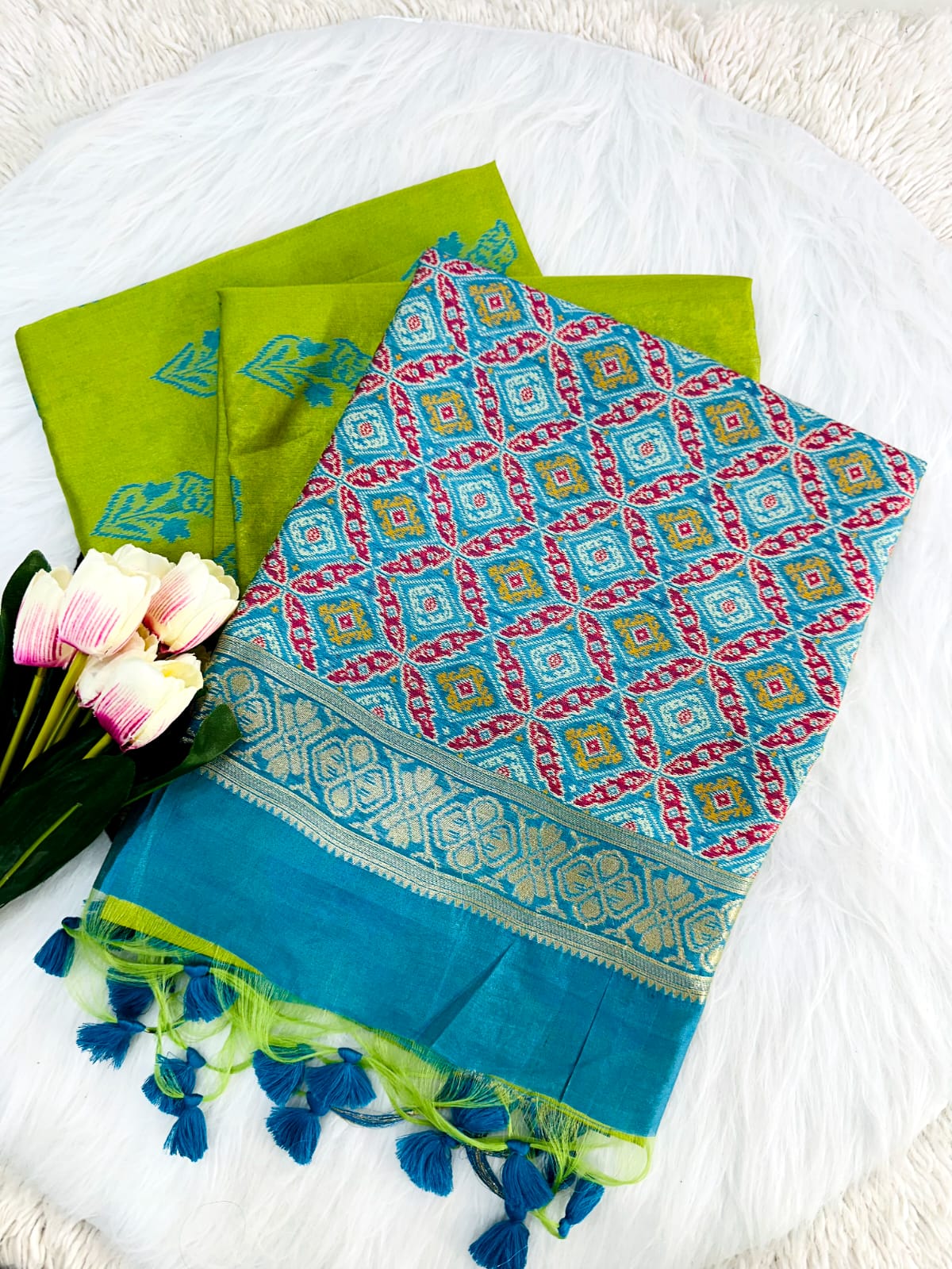 A Beautiful Traditional & Rich Heavy Patola Pallu Saree