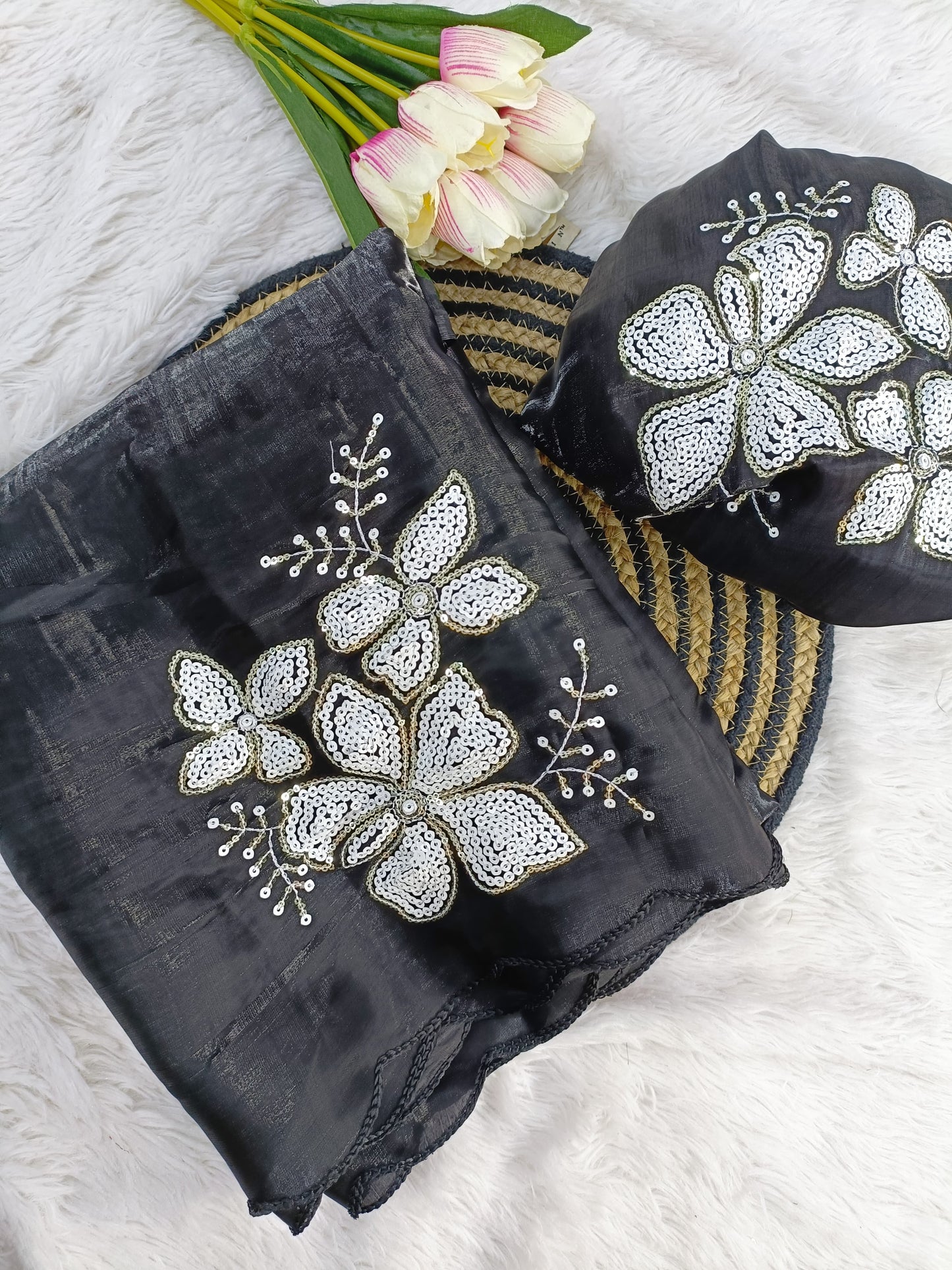 NEW PART WEAR JIMMY CHO WITH SIQUNCE SAREE WITH BLOUSE SIQUNCES WORK